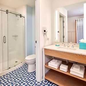 Queen Room Two Queen Beds Pool View Includes Early Park Admission*